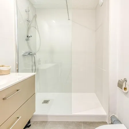 Charming T2, Wifi, Air Conditioning, Balcony Apartment
